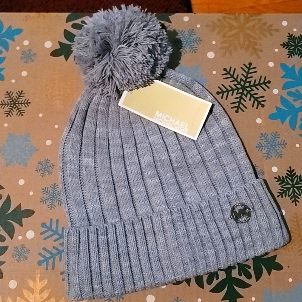 Pom pom Beenie